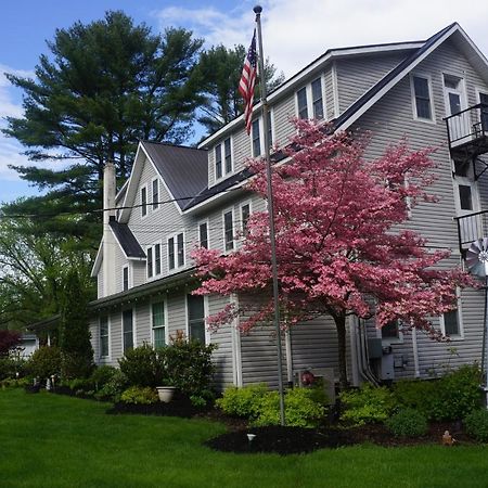 The Frogtown Inn Canadensis Exterior photo