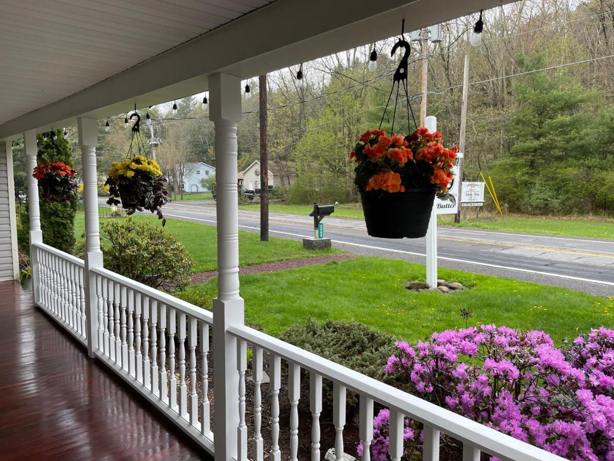 The Frogtown Inn Canadensis Exterior photo