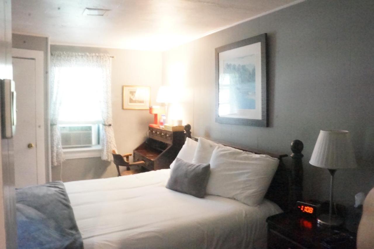 The Frogtown Inn Canadensis Exterior photo